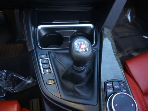 Used 2015 BMW M4 Convertible image 19