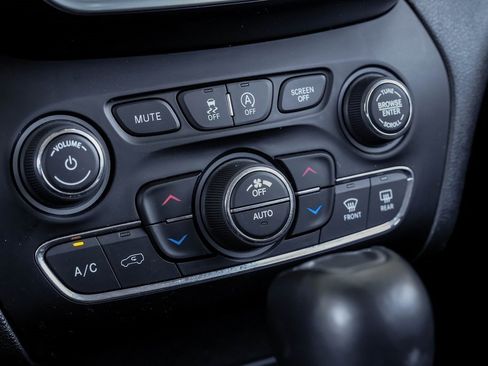 Used 2022 Jeep Cherokee Latitude Lux image 36