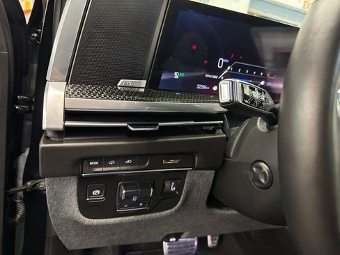 Certified 2025 Cadillac Escalade V w/ LPO, ONYX Package AWD/4WD image 18