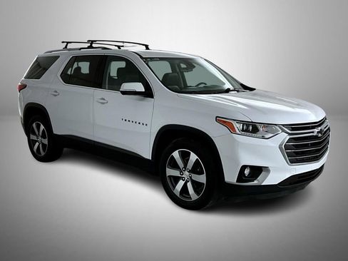 Certified 2018 Chevrolet Traverse LT image 3