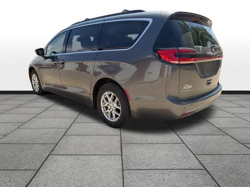 Used 2022 Chrysler Pacifica Touring-L image 3