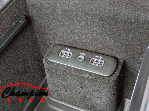 Used 2018 Chrysler 300 Limited RWD image 23