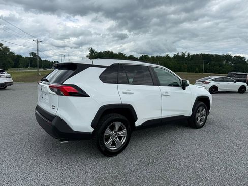 Used 2022 Toyota RAV4 XLE AWD/4WD image 3