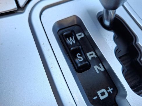 Used 2005 Chrysler Crossfire Limited image 26