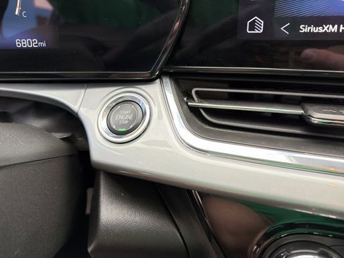 Used 2025 Chevrolet Trax LT w/ LT Convenience Package image 24