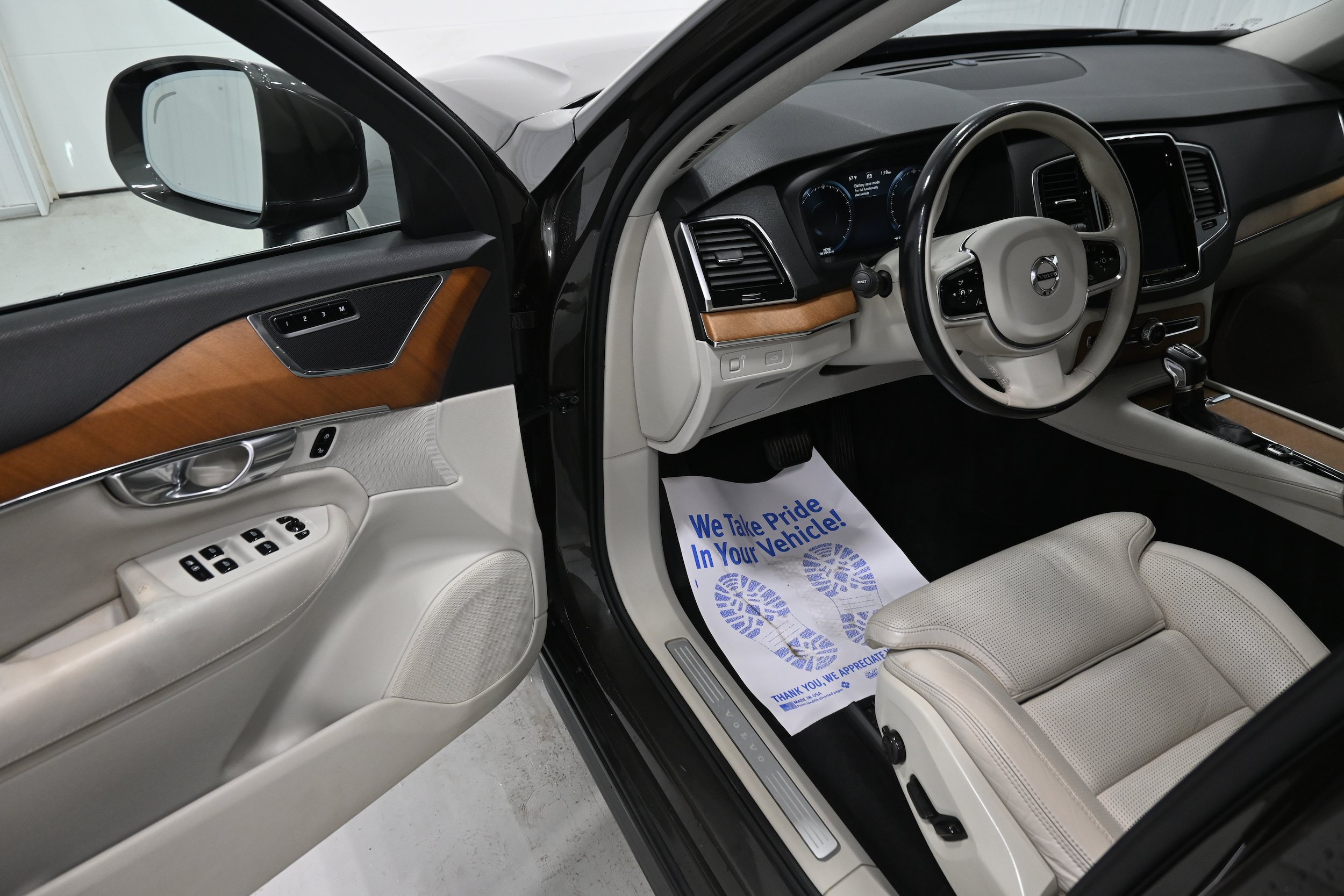 Used 2018 Volvo XC90 T6 Inscription w/ Convenience Package AWD/4WD image 4