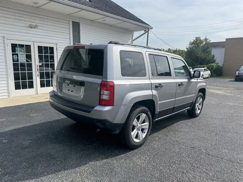 Used 2015 Jeep Patriot Sport w/ Tire & Wheel Group AWD/4WD image 4