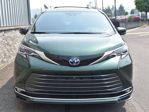 Certified 2025 Toyota Sienna Platinum AWD/4WD image 2
