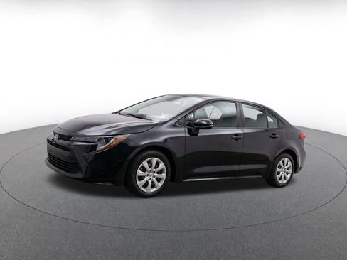 Used 2025 Toyota Corolla LE FWD image 3