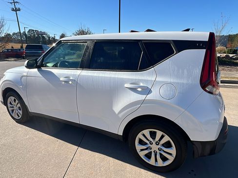 Used 2020 Kia Soul LX image 10
