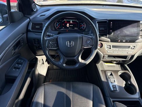 Used 2022 Honda Pilot TrailSport image 18