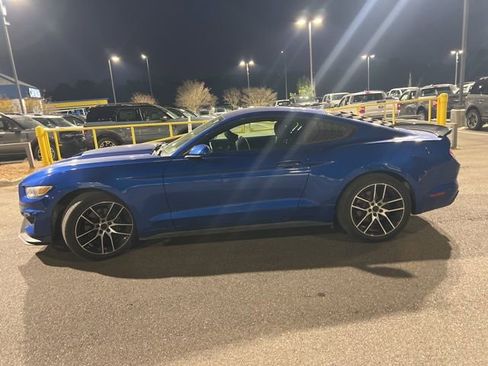 Used 2017 Ford Mustang Coupe image 4