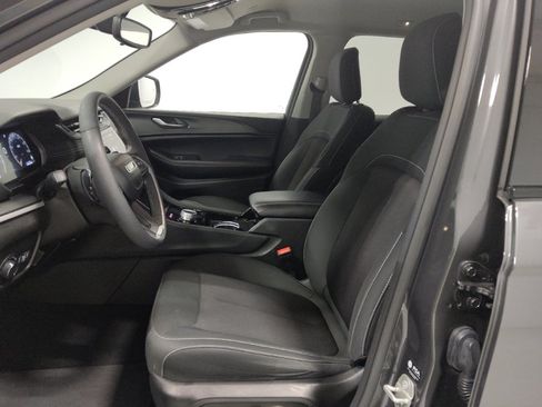 Used 2023 Jeep Grand Cherokee Laredo w/ Luxury Tech Group I AWD/4WD image 17
