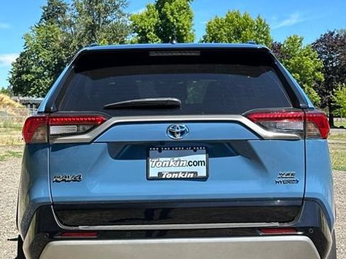 Used 2022 Toyota RAV4 XSE AWD/4WD image 7