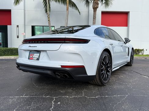 Used 2024 Porsche Panamera image 19