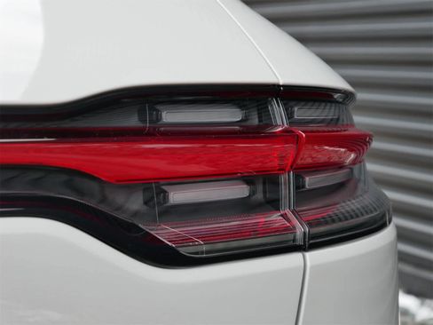 Used 2025 Porsche Macan image 7