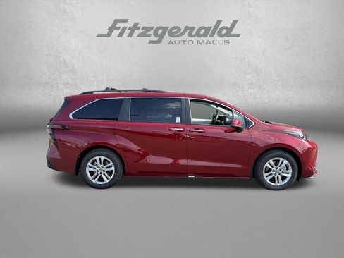 Used 2026 Toyota Sienna XLE AWD/4WD image 8