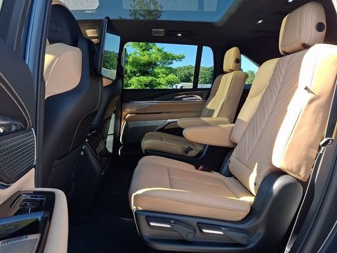 Used 2025 Cadillac Escalade IQ Luxury 2 AWD/4WD image 8