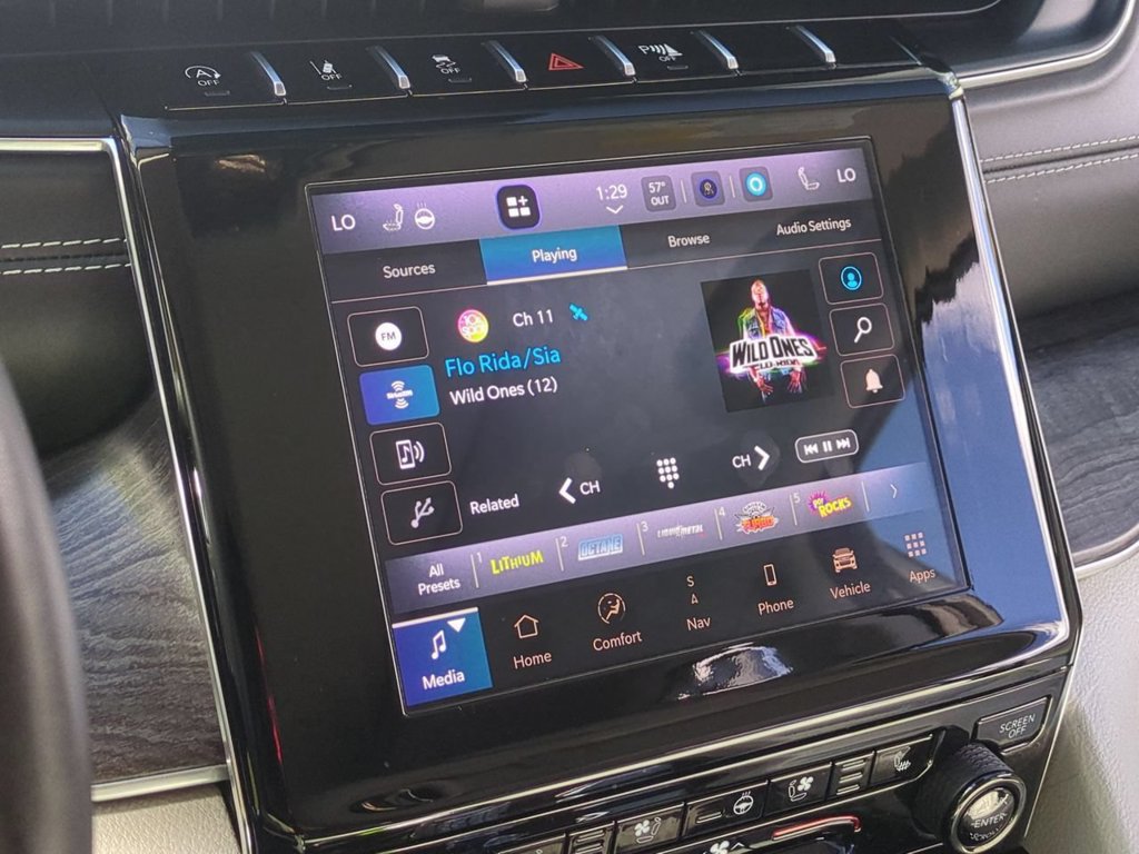 Used 2022 Jeep Grand Cherokee Overland w/ Luxury Tech Group IV AWD/4WD image 19