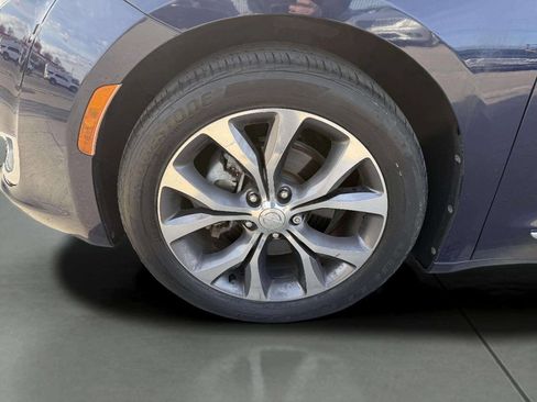 Used 2017 Chrysler Pacifica Limited w/ Tire & Wheel Group image 22