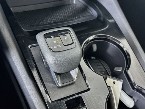 Used 2024 Nissan Rogue SV FWD image 23
