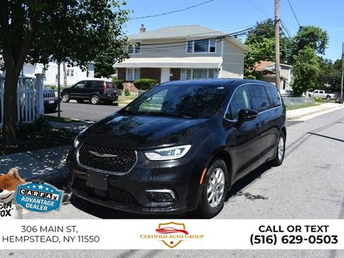 Used 2025 Chrysler Pacifica Select FWD image 3