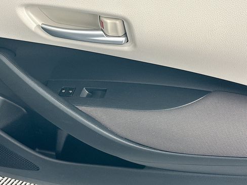 Used 2020 Toyota Corolla LE FWD image 28