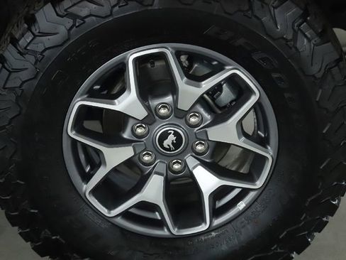 Used 2025 Ford Bronco Badlands image 48