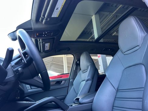 Certified 2025 Porsche Cayenne GTS AWD/4WD image 5