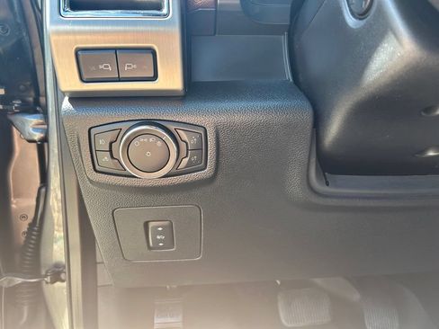 Used 2015 Ford F150 Platinum w/ Equipment Group 701A Luxury AWD/4WD image 19