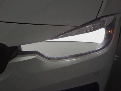 Used 2018 BMW 330i xDrive Sedan AWD/4WD image 31