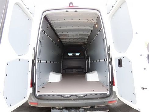 Used 2024 Mercedes-Benz Sprinter 3500 image 21