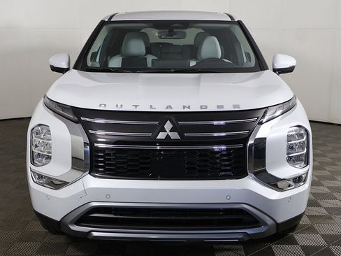 New 2025 Mitsubishi Outlander SE image 14