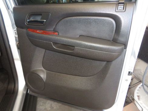 Used 2013 Chevrolet Avalanche LS image 28