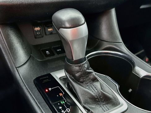 Certified 2019 Toyota Highlander XLE AWD/4WD image 11