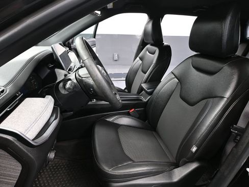 Used 2024 Jeep Compass Latitude w/ Convenience Group AWD/4WD image 25