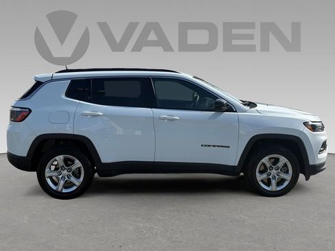 Used 2024 Jeep Compass Latitude image 5