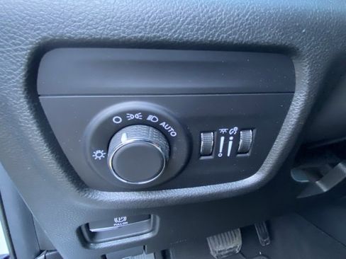 Used 2023 Jeep Grand Cherokee L Laredo image 13