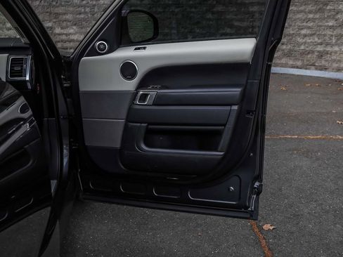 Used 2018 Land Rover Range Rover Sport HSE image 14