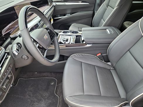 New 2026 Cadillac Escalade Luxury w/ Touring Package AWD/4WD image 9