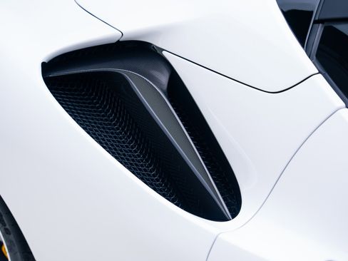 Used 2024 Ferrari SF90 Spider image 31