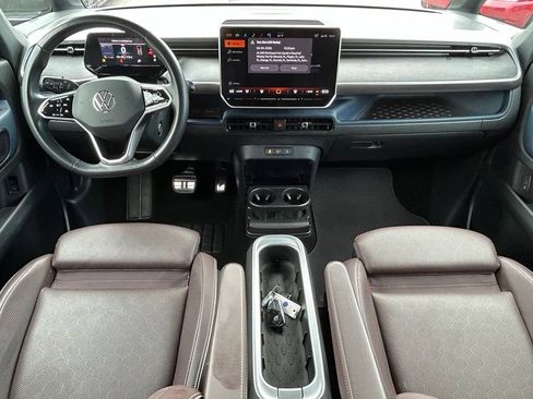 Used 2025 Volkswagen ID. Buzz Pro S RWD image 10