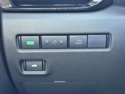 Used 2025 Nissan Sentra SV FWD image 16
