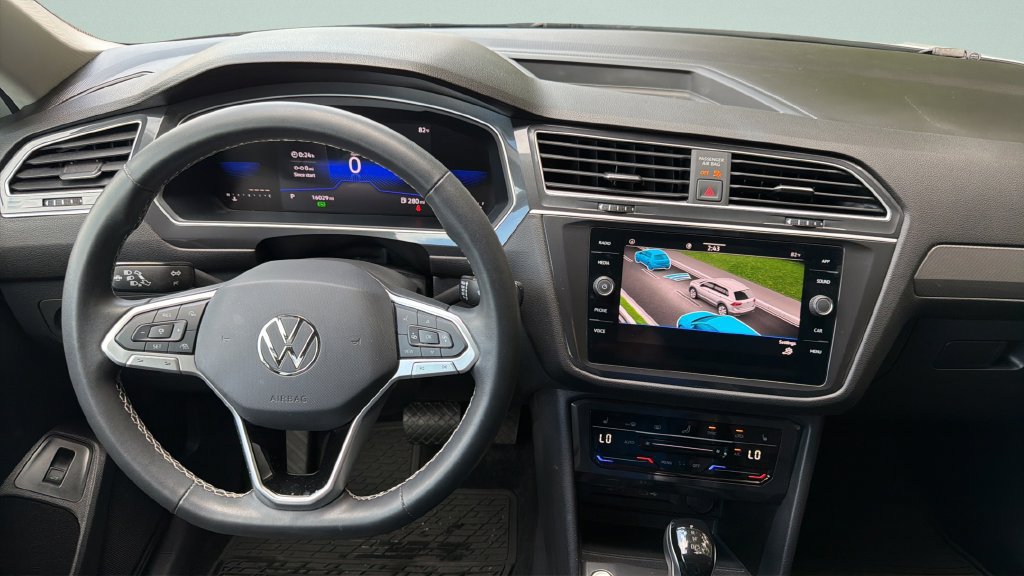 Used 2024 Volkswagen Tiguan SE FWD image 19