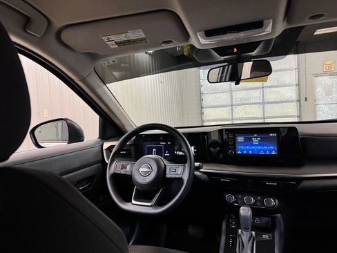 Used 2025 Nissan Kicks S AWD/4WD image 21