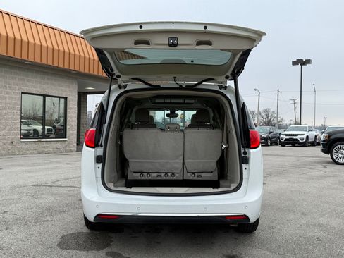 Used 2020 Chrysler Pacifica Limited image 36