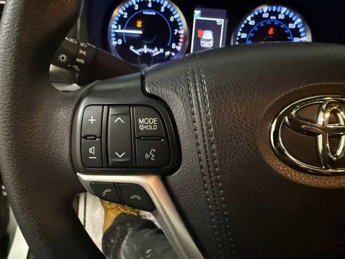 Used 2018 Toyota Highlander LE image 29
