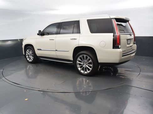 Used 2015 Cadillac Escalade Luxury image 4