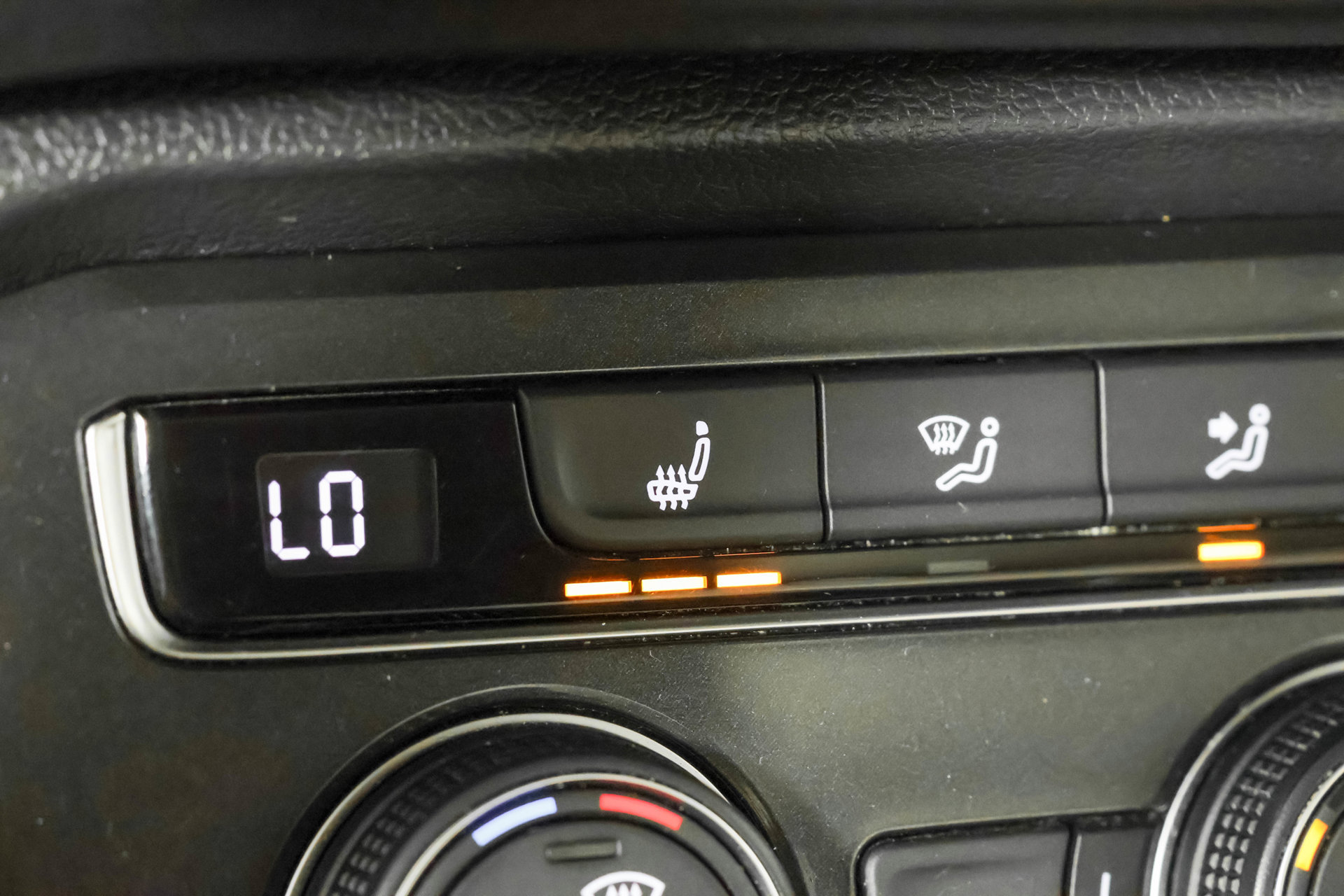 Used 2018 Volkswagen Tiguan SE w/ 3rd Row Seat Package AWD/4WD image 10