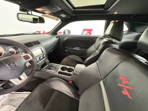 Used 2014 Dodge Challenger R/T image 11
